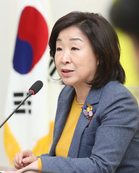 심상정 정개특위원장이 6일 국회 본청에서 현안 관련 기자간담회를 하고 있다. 연합뉴스